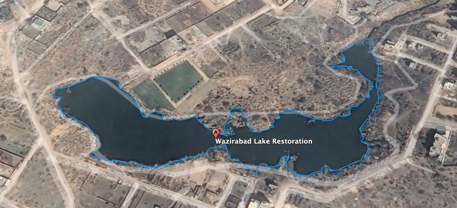 Satellite image of Wazirabad Lake in 2014 with the water surface outlined in blue